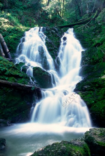 美丽小溪瀑布图片