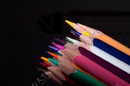 色彩艳丽的铅笔