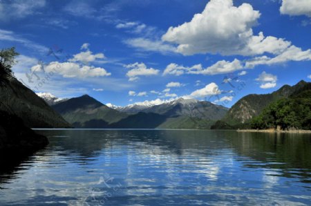 西藏巴松措湖
