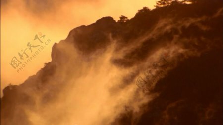 山峰云雾缭绕视频素材