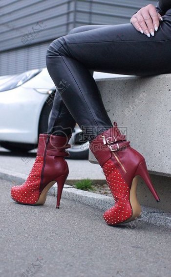 女人的脚与时尚鞋