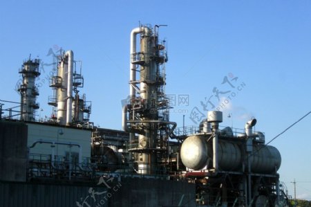 炼油厂的常压蒸馏装置