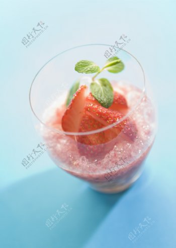 草莓炒冰图片