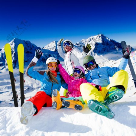滑雪的家庭人物图片