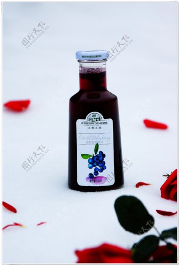冰野蓝莓果汁饮料摄影图片