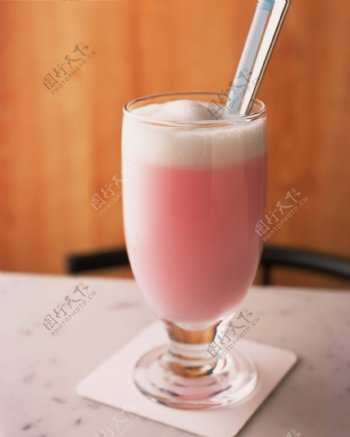 草莓牛奶果汁