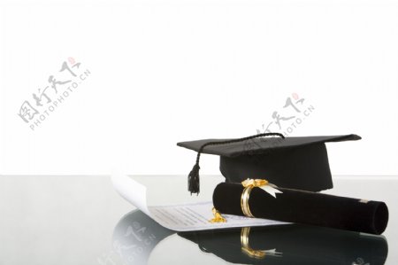 学位证书与毕业帽图片
