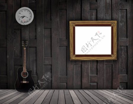木墙上的吉他与相框图片