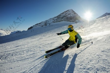 滑雪的人图片