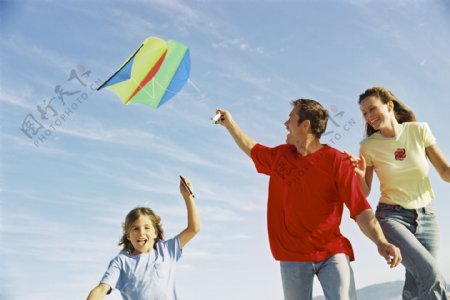 放风筝的家庭人物图片