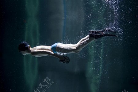 潜水游泳运动图片