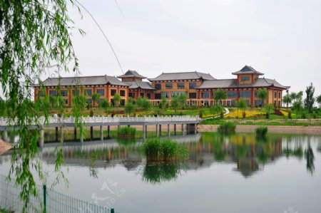 湖溪水柳树建筑风景中国式建筑