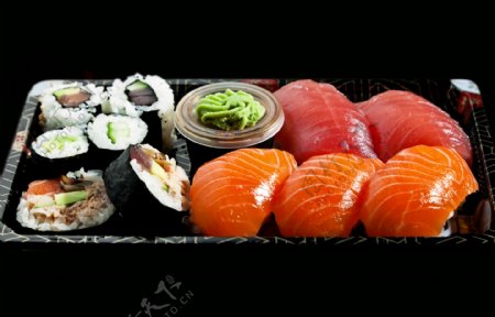 寿司与生鱼片图片