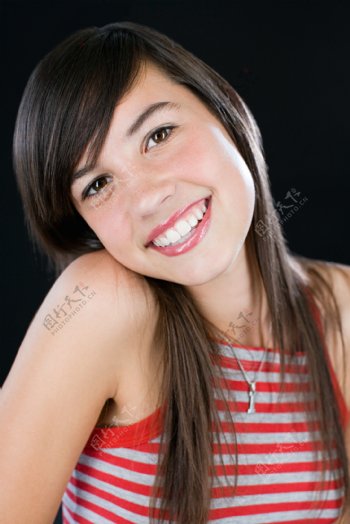 开心微笑的国外女孩图片图片