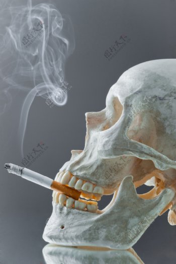 创意吸烟的危害图片