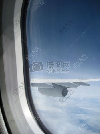 窗口外的飞机