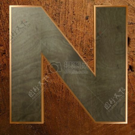木板上的金色字母