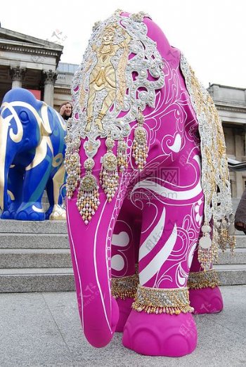 彩色花纹大象雕塑