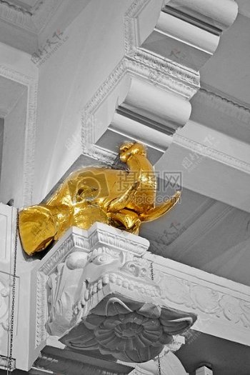 黄金镀金的雕像