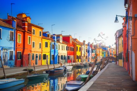意大利彩色房子船只水上通道