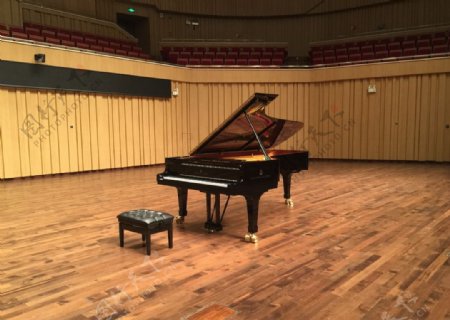 音乐厅钢琴