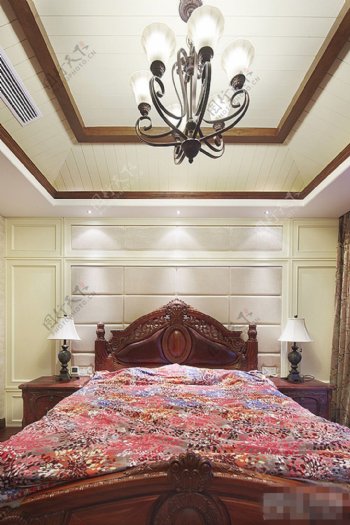 复古温馨安静居家风格卧室吊顶效果图设计