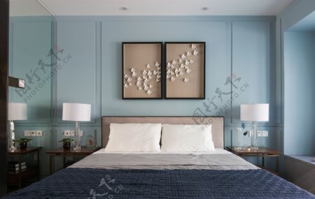 现代简约室内卧室蓝色背景墙效果图