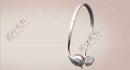 银白色的耳机工业设计