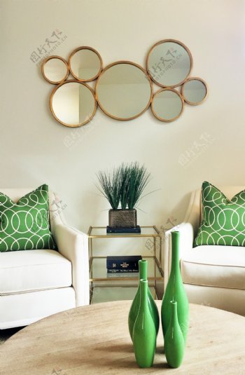 现代时尚客厅浅色沙发椅室内装修效果图