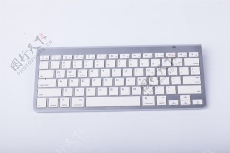 白色键盘正面特写