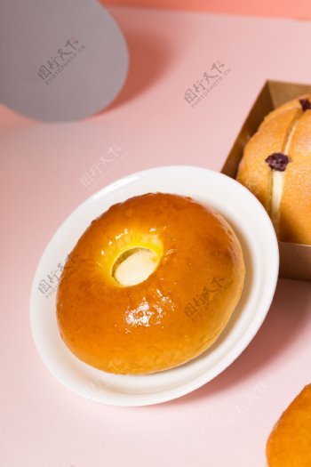 点心甜甜圈和面包实物图摄影图