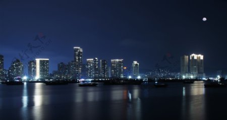 珠海日月贝夜景城市海边