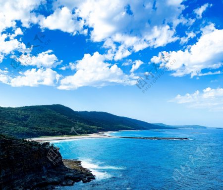 海岛蓝天白云大海