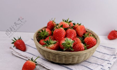 新鲜美味草莓