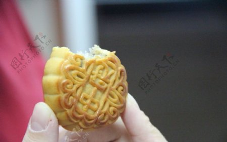 中秋节思乡吃月饼
