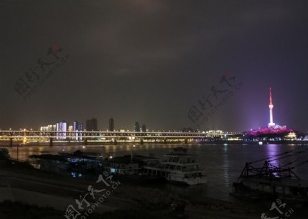 武汉市长江大桥与龟山电视塔