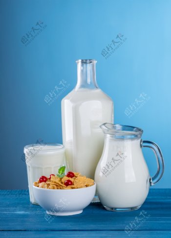瓶装牛奶食物