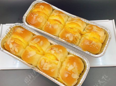 蛋黄杏仁面包