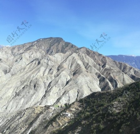 蓝天大山山峰风景图片