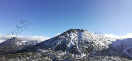 蓝天白云雪山风景图片
