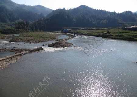 农村小溪河流风景图片