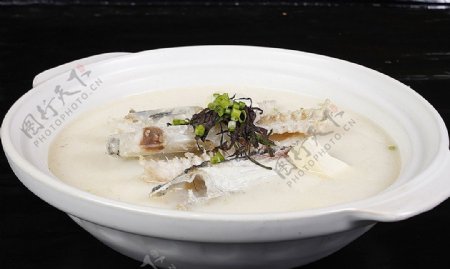 沪菜鱼脊骨炖豆腐图片
