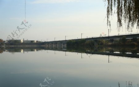 铁路桥图片