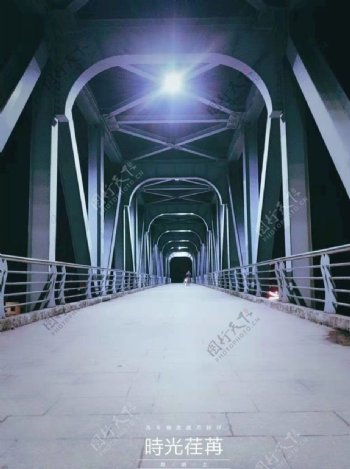 夜晚的桥图片