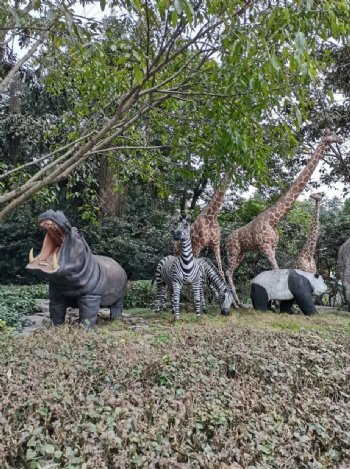 动物园内景动物雕像图片