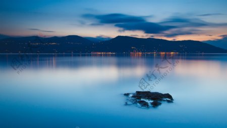 夕阳海岸风光图片