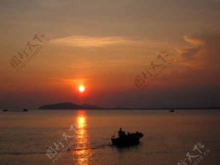 海上夕阳实际像素下不清晰图片