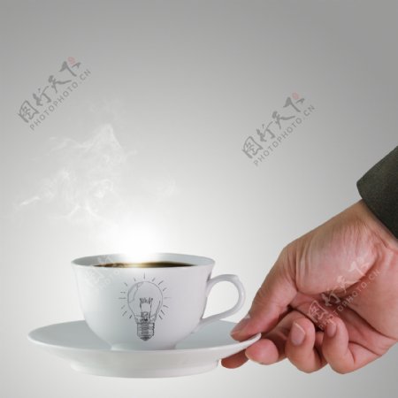 手和一杯灯画概念咖啡