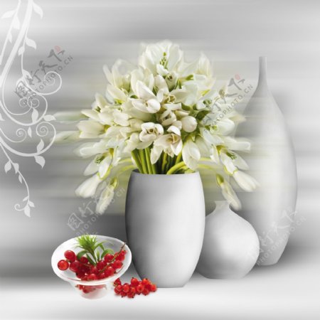 花瓶鲜花装饰