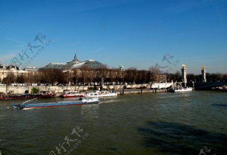 巴黎塞纳河及岸景图片